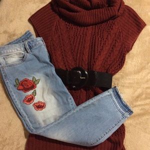 NWT Capri Jeans Sz 12 with Embellishments on front